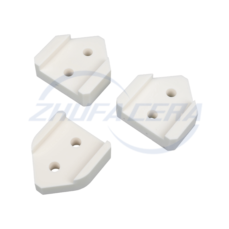 Keramický plech s omezením šířky hliníku